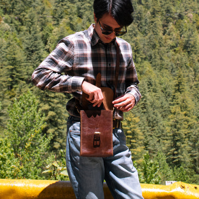 HERREN MESSENGER-TASCHE AUS FULLGRAIN BUFFALO CRUNCH PULLUP-LEDER