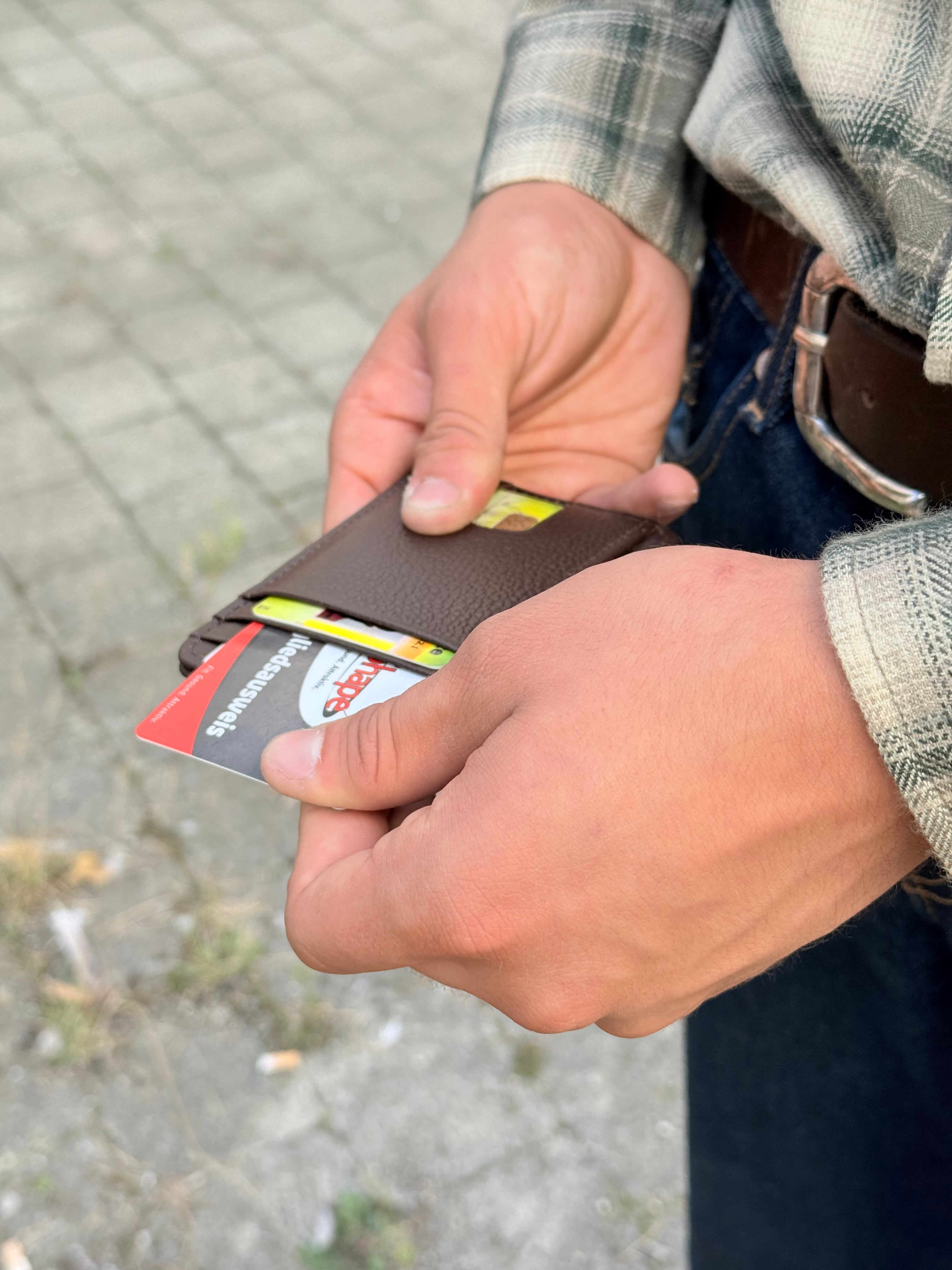 Tan Brown  Mid-Size Full-Grain Leather Card Holder
