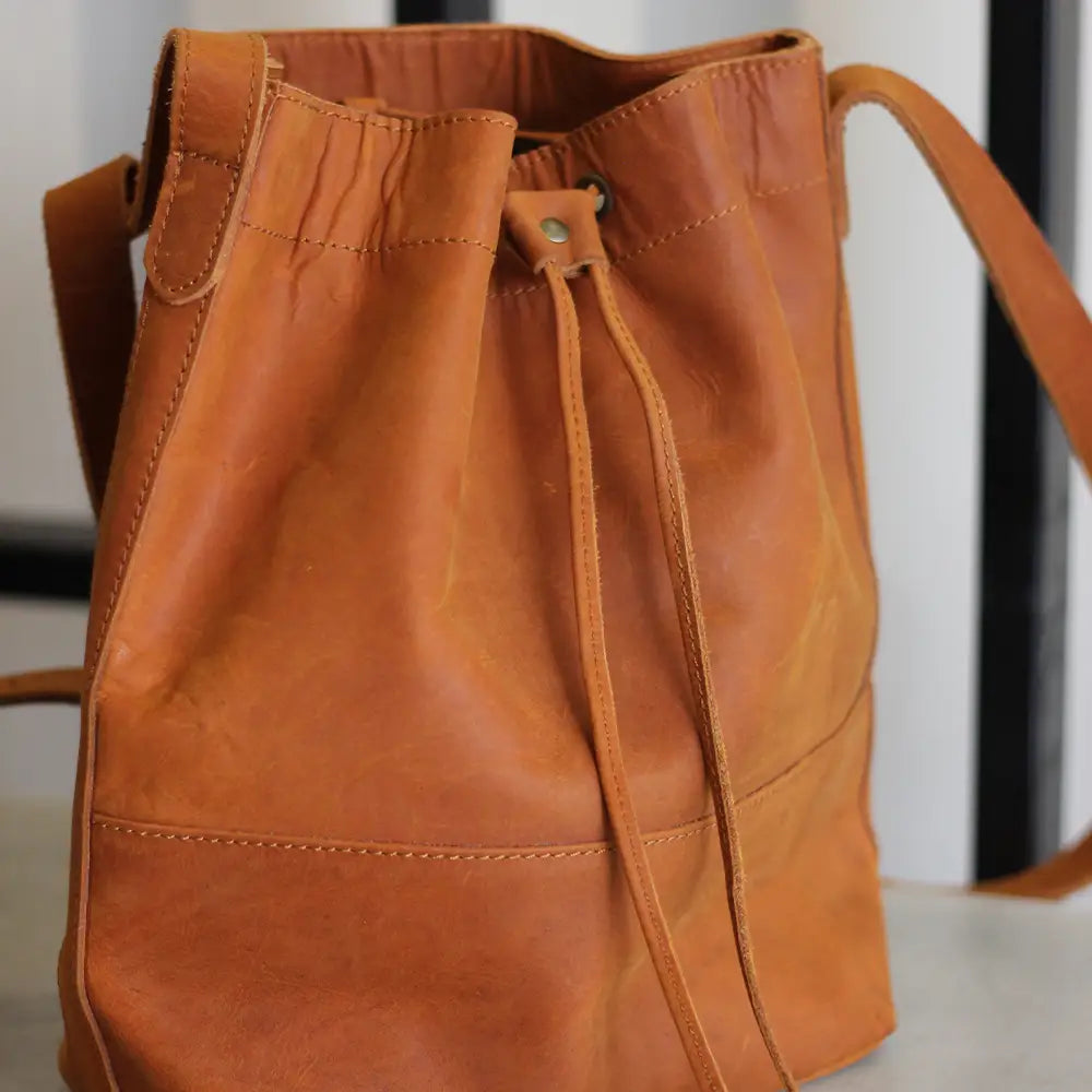 FULLGRAIN BUFFALO LEATHER TOTE/POUCH BAG - Tote bags